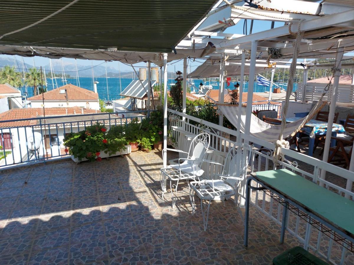 Nikos Rooms And Studios Poros Town エクステリア 写真