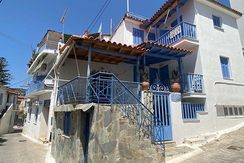 Nikos Rooms And Studios Poros Town エクステリア 写真